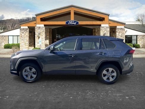 Used 2022 Toyota RAV4 LE AWD/4WD image 7