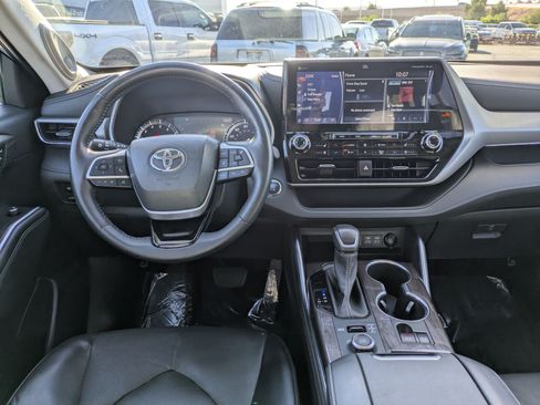 Used 2022 Toyota Highlander Platinum AWD/4WD image 28