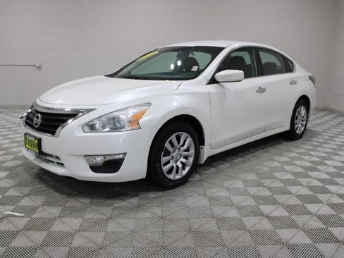 Used 2014 Nissan Altima 2.5 S FWD image 6