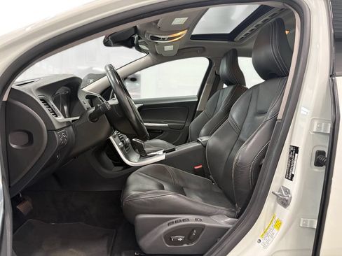 Used 2017 Volvo S60 T5 Dynamic AWD/4WD image 9