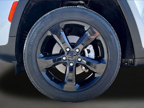 Used 2023 Jeep Grand Cherokee Altitude image 30