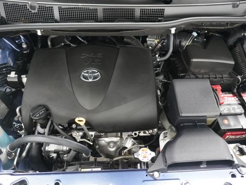 Used 2020 Toyota Sienna XLE w/ XLE Navigation Package FWD image 35