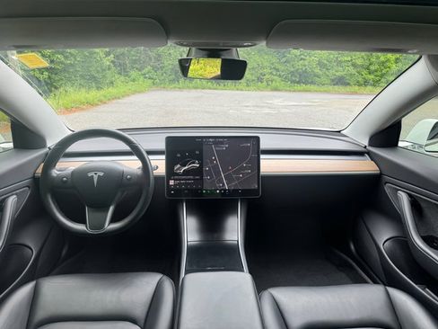 Used 2019 Tesla Model 3 Mid Range RWD image 10