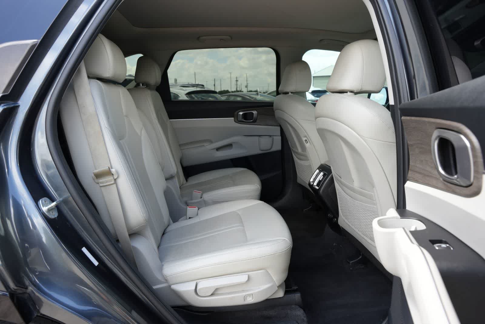 Used 2022 Kia Sorento EX w/ Panoramic Sunroof Package FWD image 21