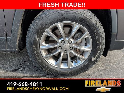 Used 2020 Jeep Cherokee Latitude Plus w/ Cold Weather Group image 10