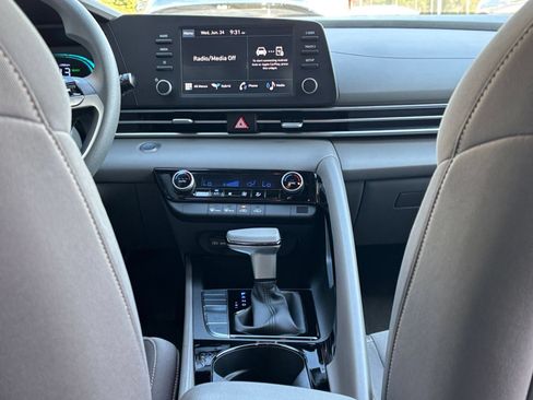Used 2026 Hyundai Elantra Hybrid FWD image 17