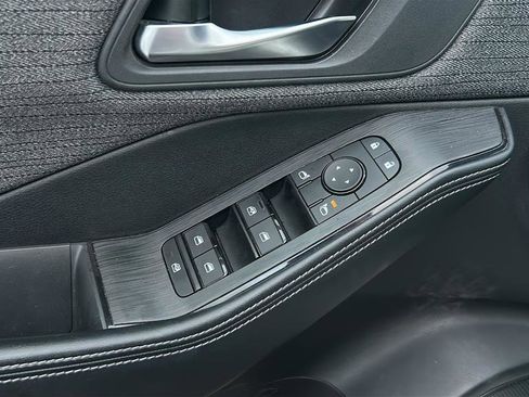 Used 2023 Nissan Rogue SV FWD image 14