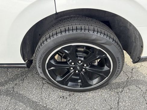 Used 2024 Ford Expedition Limited image 5