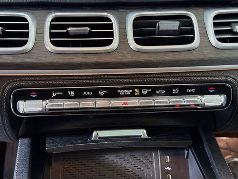 Used 2024 Mercedes-Benz GLE 450 4MATIC image 38