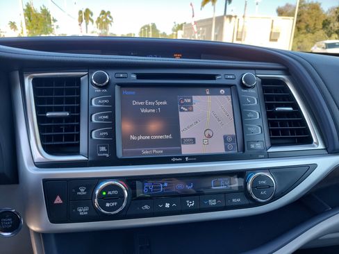 Used 2014 Toyota Highlander Limited image 22