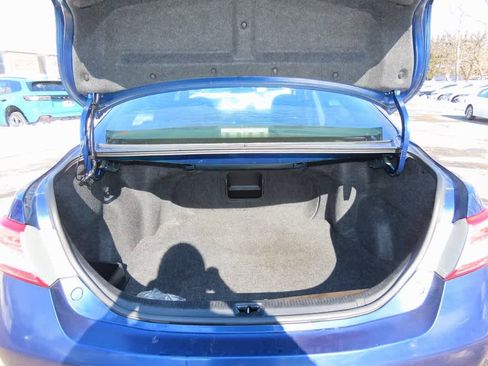 Used 2010 Toyota Camry LE image 10