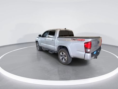 Used 2019 Toyota Tacoma TRD Sport AWD/4WD image 6