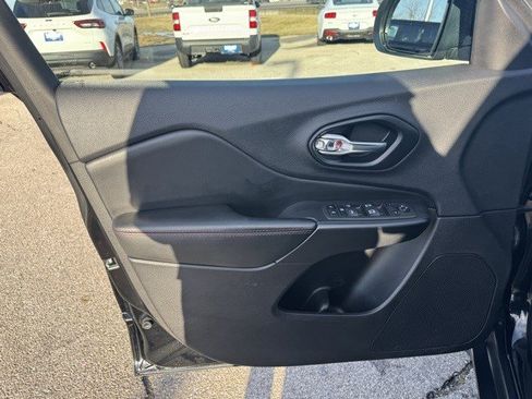 Used 2022 Jeep Cherokee Trailhawk w/ Comfort/Convenience Group image 11