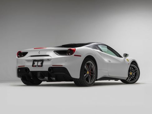Used 2018 Ferrari 488 Spider Base image 13