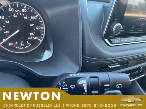 Used 2024 Nissan Rogue SV w/ SV Premium Package AWD/4WD image 17