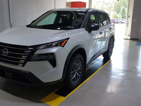 Certified 2025 Nissan Rogue S image 18