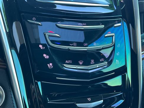 Used 2020 Cadillac Escalade Luxury AWD/4WD image 23
