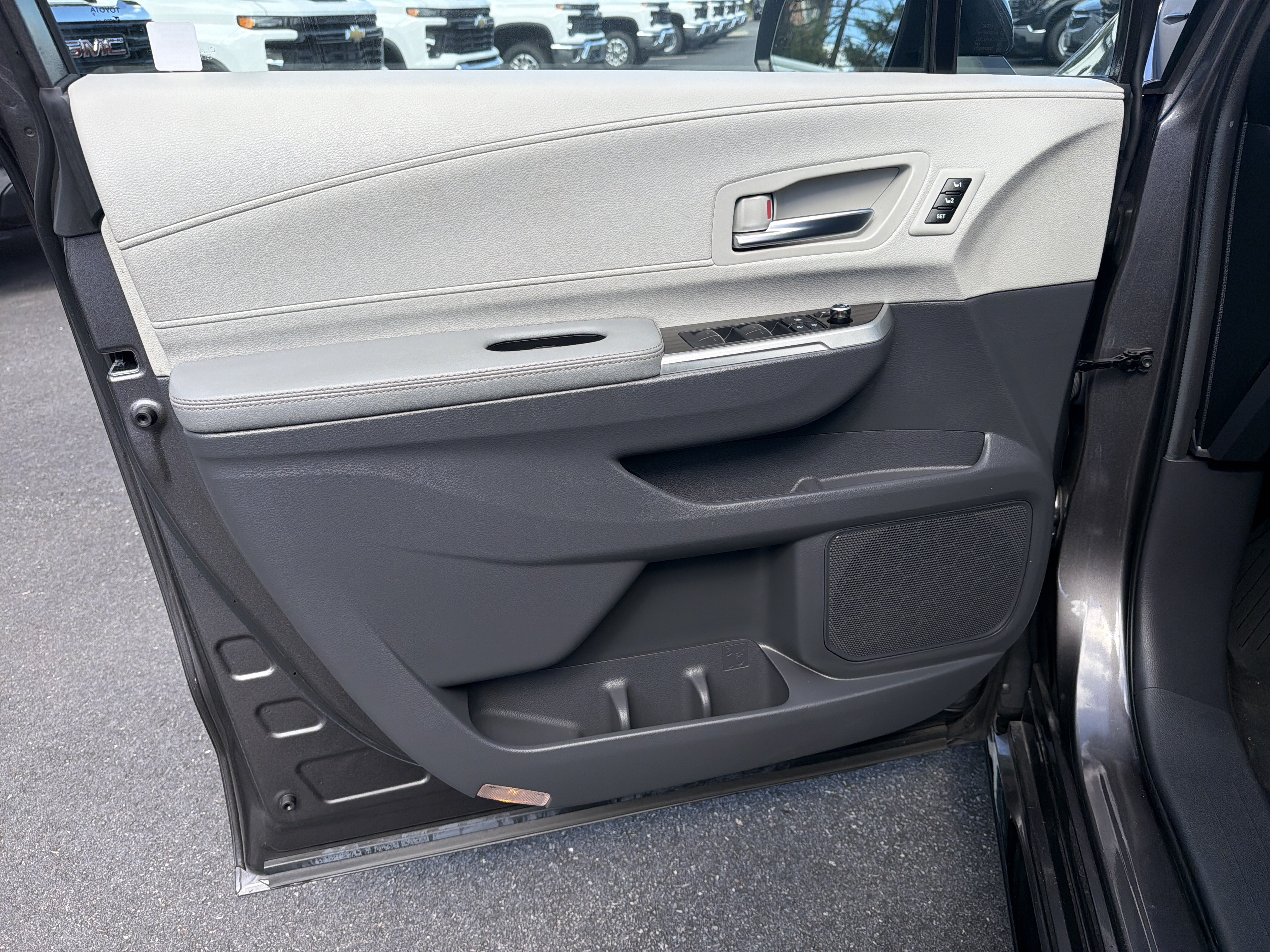 Used 2024 Toyota Sienna Limited AWD/4WD image 14