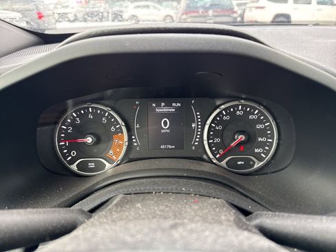 Used 2023 Jeep Renegade Latitude image 2
