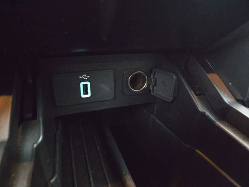 Used 2018 Ford Explorer XLT w/ Equipment Group 202A image 28