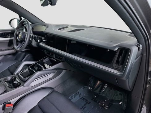 New 2025 Porsche Cayenne image 31