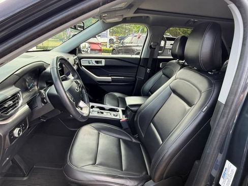 Certified 2023 Ford Explorer XLT w/ Equipment Group 202A AWD/4WD image 7