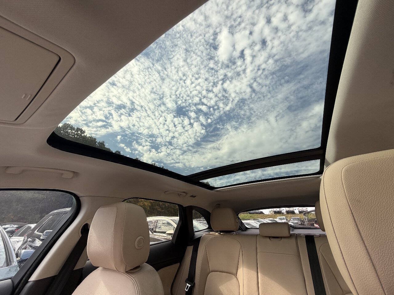 Used 2018 Jaguar F-PACE Premium AWD/4WD image 19