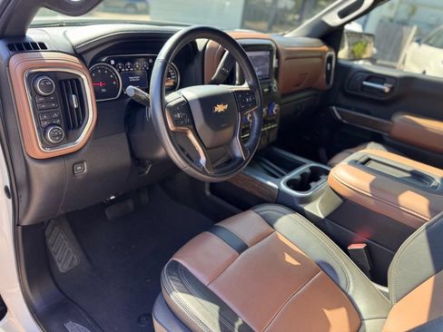 Used 2022 Chevrolet Silverado 1500 High Country w/ Z71 Off-Road Package AWD/4WD image 13
