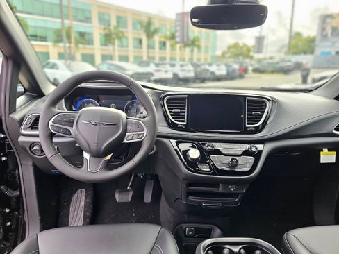 New 2026 Chrysler Pacifica Select image 26