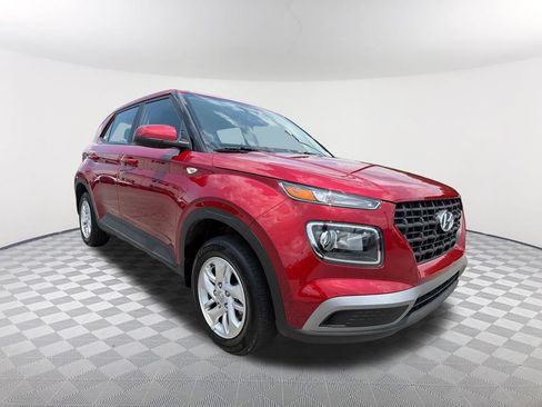 Used 2025 Hyundai Venue SE FWD image 3