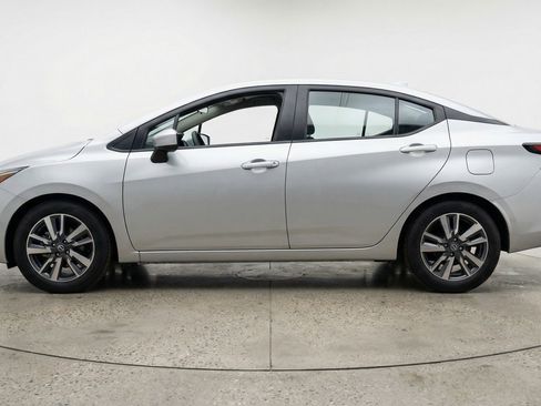 Used 2025 Nissan Versa SV image 5