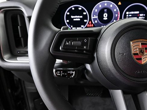 Used 2025 Porsche Cayenne Coupe image 10