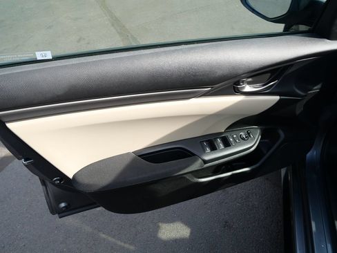 Used 2018 Honda Civic Sport image 15