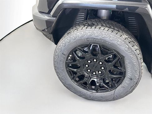 New 2025 GMC Hummer EV 2X image 25