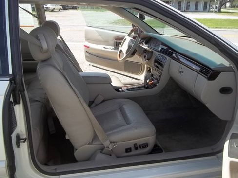 Used 2001 Cadillac Eldorado Touring FWD image 8