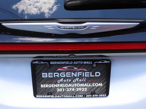 Used 2024 Chrysler Pacifica Limited FWD image 68