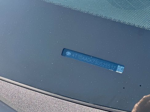 Used 2025 Toyota Camry SE w/ Convenience Package image 29