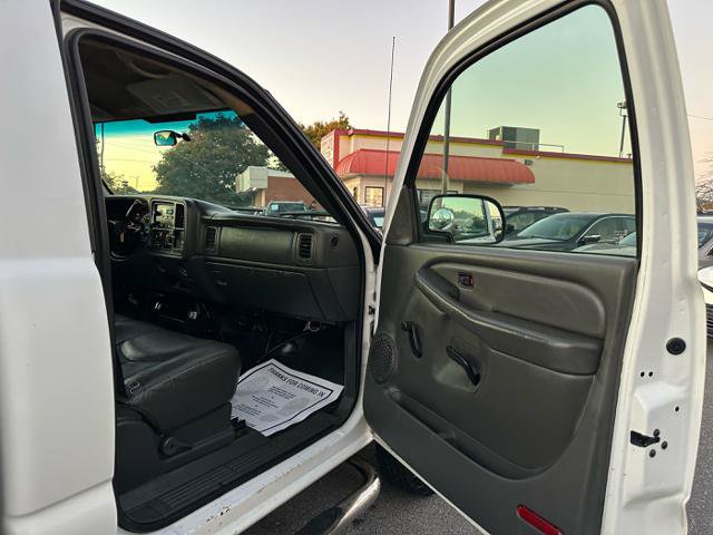 Used 2005 GMC Sierra 2500 W/T w/ Heavy-Duty Power Package RWD image 15
