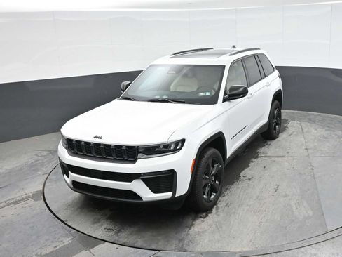 Used 2026 Jeep Grand Cherokee Limited w/ Limited Altitude Package AWD/4WD image 16