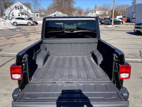 Certified 2022 Jeep Gladiator Sport image 30