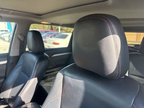 Used 2016 Toyota Highlander XLE image 9