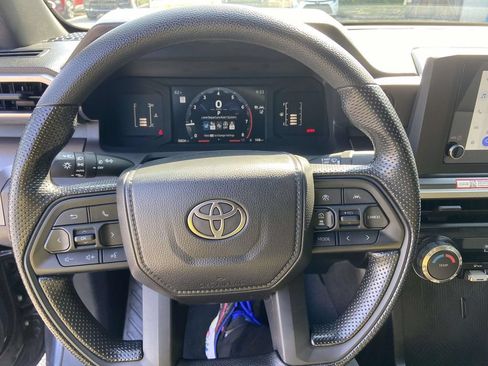 Used 2025 Toyota Tacoma SR5 AWD/4WD image 34