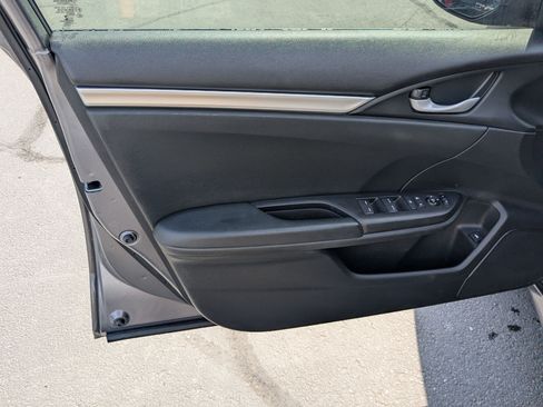 Used 2019 Honda Civic Sport image 12