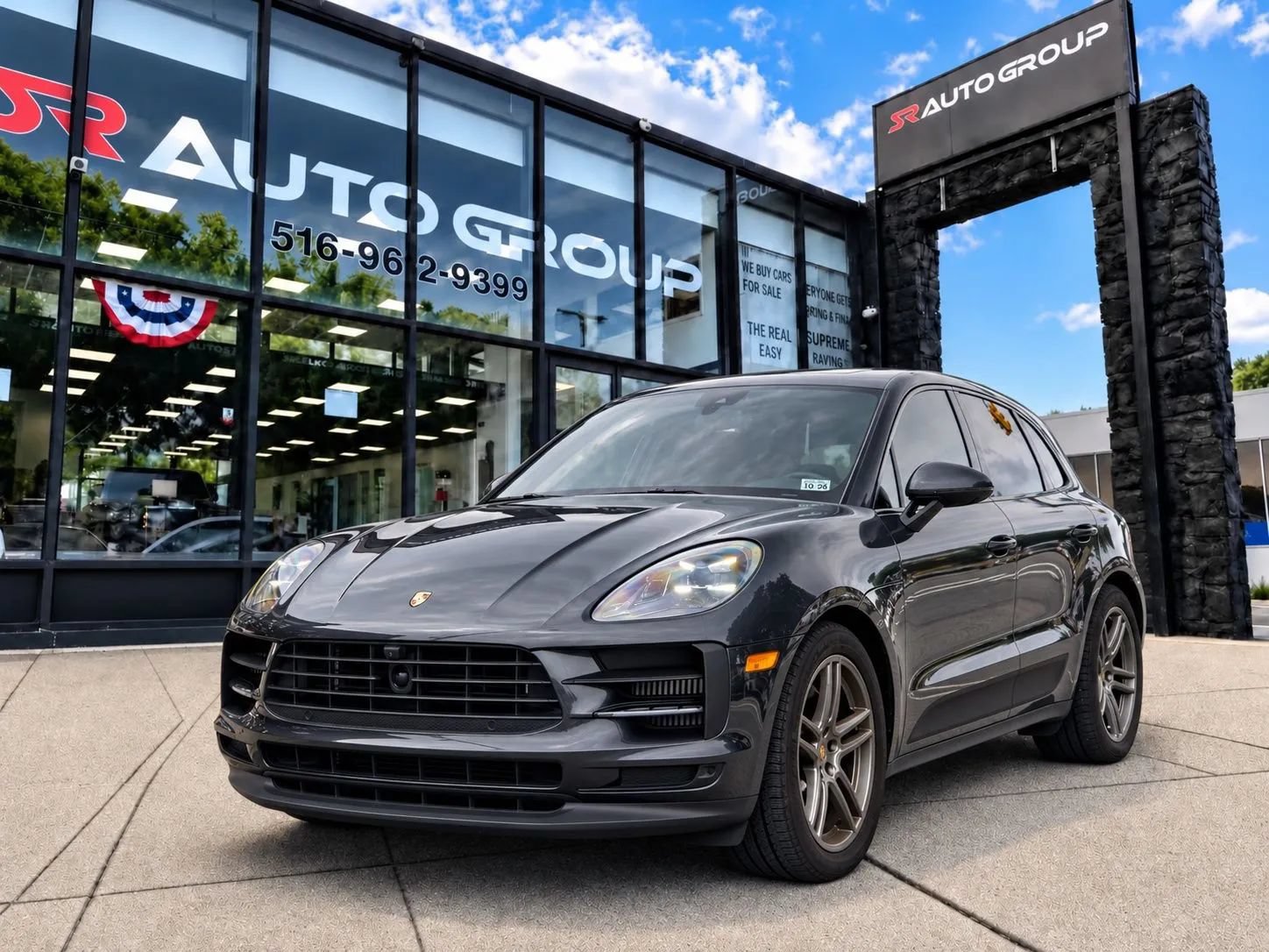 Used 2020 Porsche Macan S AWD/4WD image 1