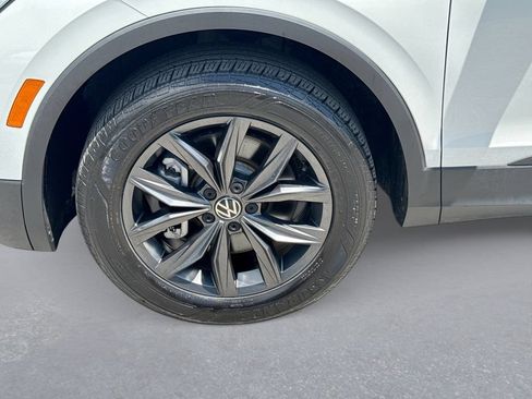 Used 2023 Volkswagen Tiguan SE FWD image 18