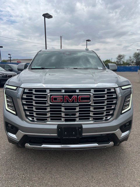 Used 2025 GMC Yukon XL Denali AWD/4WD image 8
