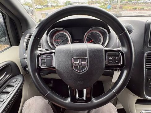 Used 2019 Dodge Grand Caravan SXT FWD image 13