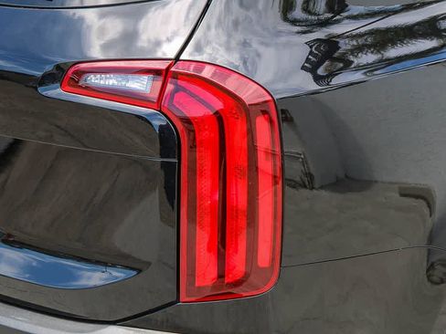 Used 2020 Kia Telluride S w/ S 8 Passenger Seating Package AWD/4WD image 10