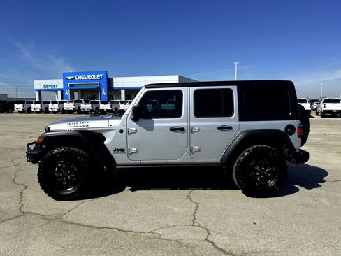 Used 2024 Jeep Wrangler Willys image 11