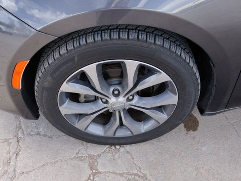 Used 2020 Chrysler Pacifica Limited FWD image 11